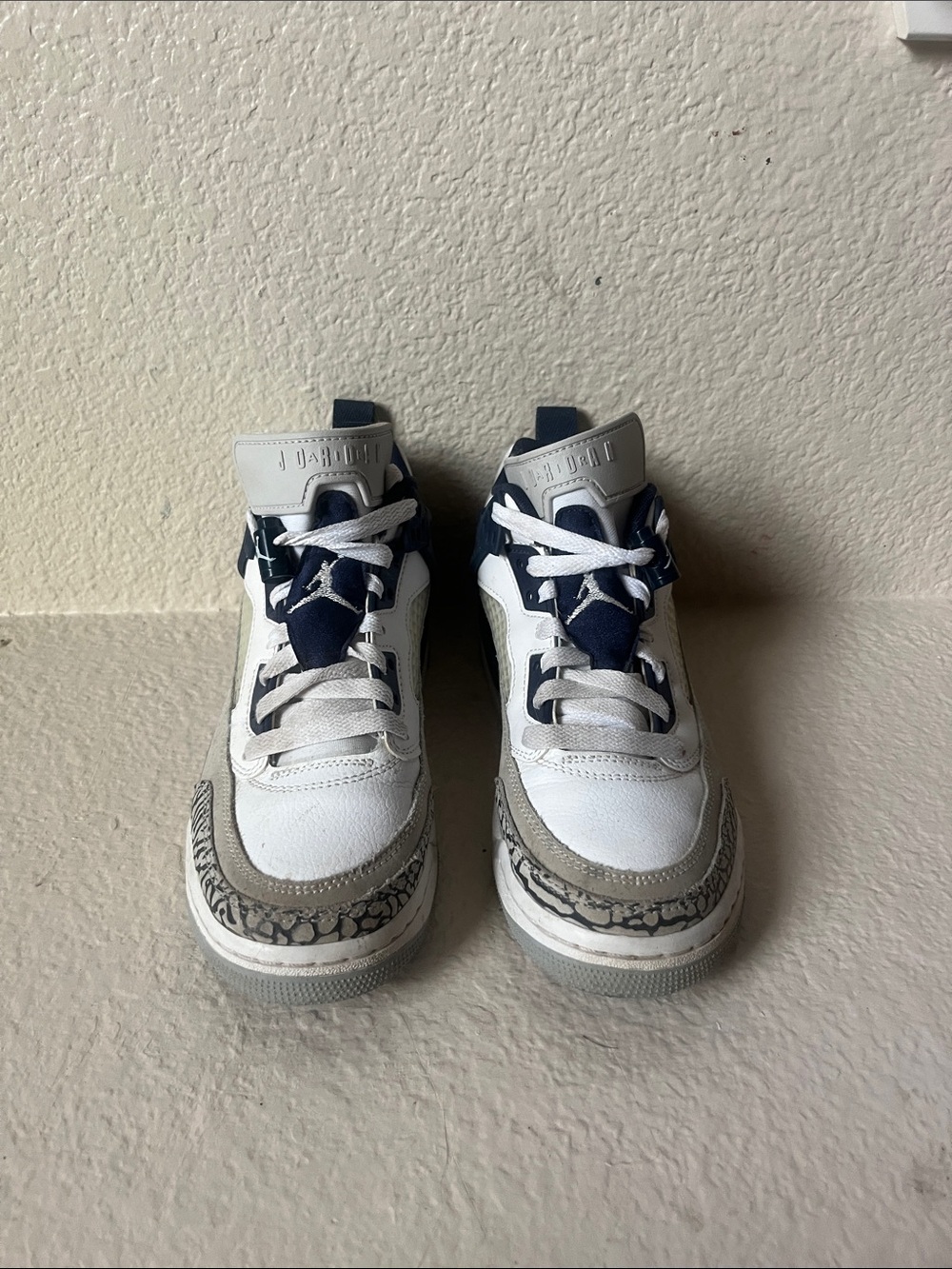 Jordan Kids White Navy and Gray Retro Sneakers. Slightly worn & dirty - Picture 1 of 4